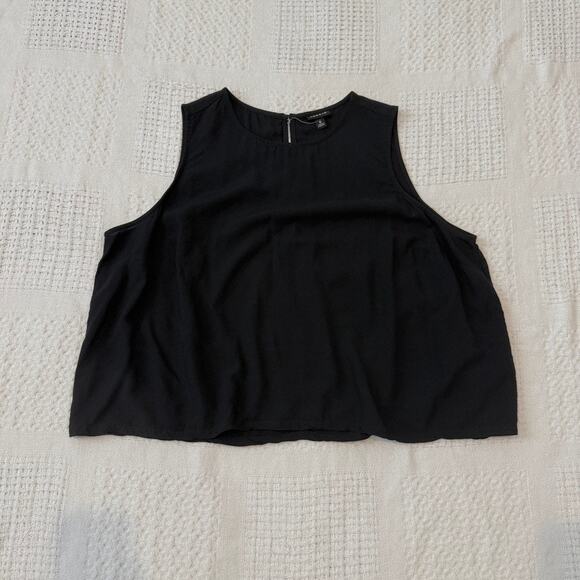 New Torrid Challis 0 sleeveless cropped shell top blouse TS 2795 - Picture 8 of 9